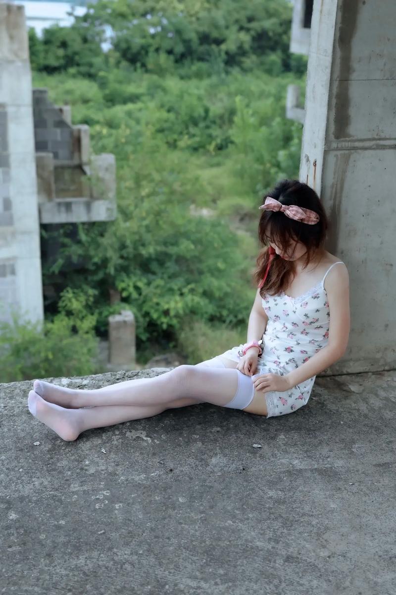 微交少女在线观看：网络背后，迷失青少年的残酷现实