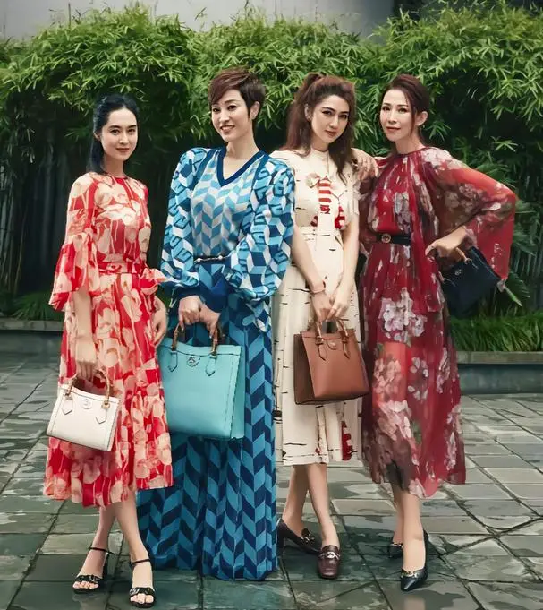 朱茵身高153cm演技颜值惊艳_娱乐圈哪些女名星很矮_女明星身高与颜值不匹配