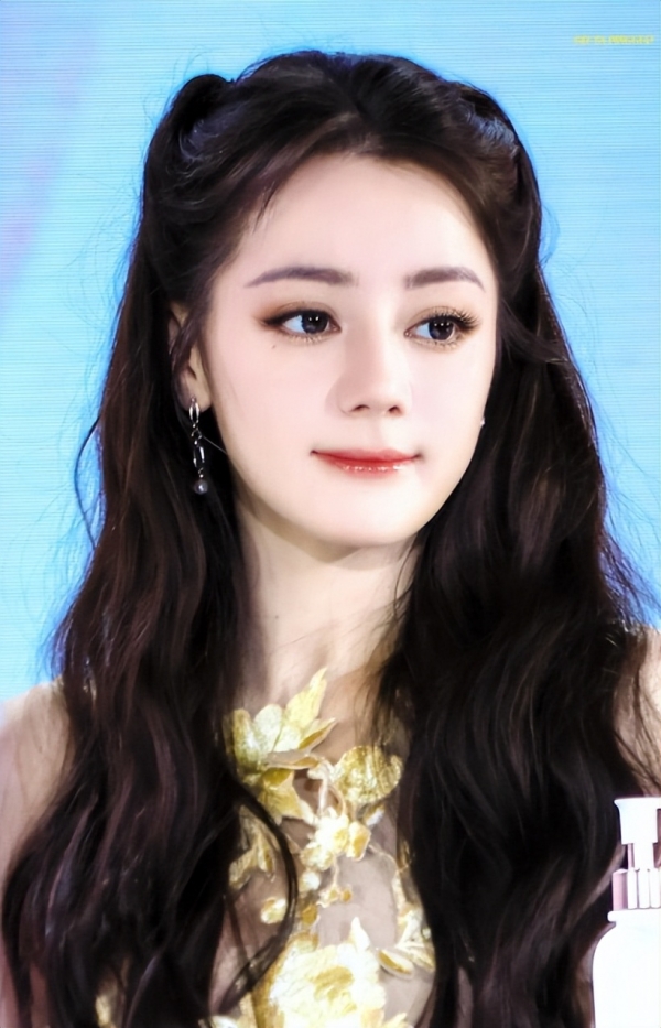 明星热点迪丽热巴,_内娱女明星健康问题_33岁迪丽热巴生病现状